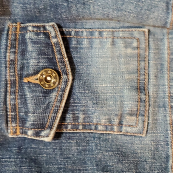 JEAN SHORTS BRAND NEW never worn too small. - Picture 3 of 7